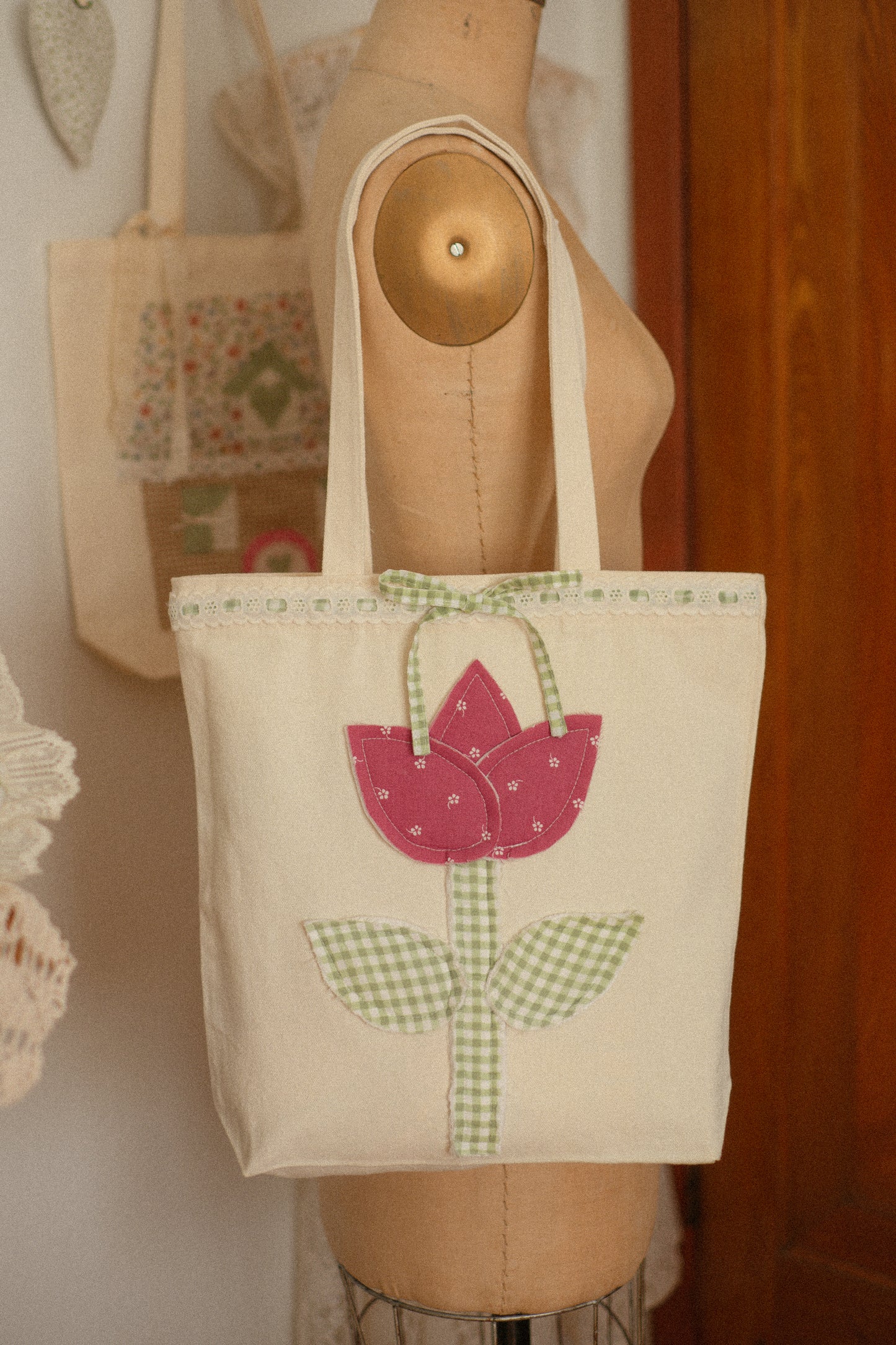 Handmade spring tulip appliqué canvas tote 🌷
