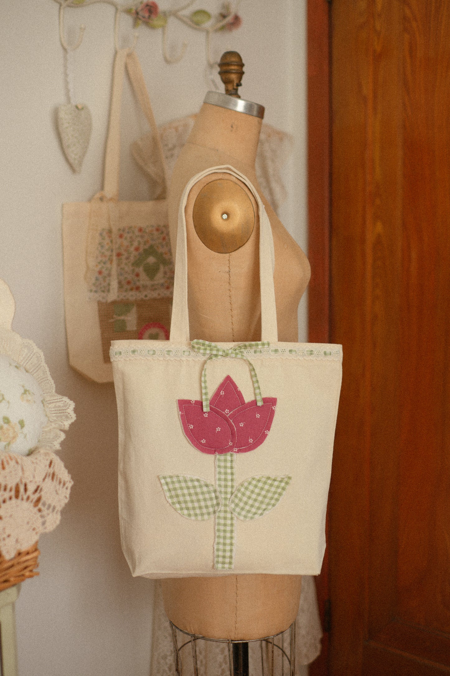 Handmade spring tulip appliqué canvas tote 🌷