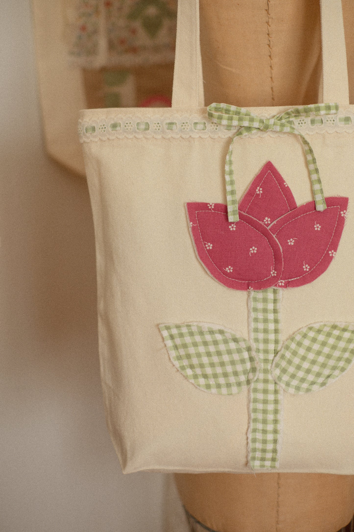 Handmade spring tulip appliqué canvas tote 🌷