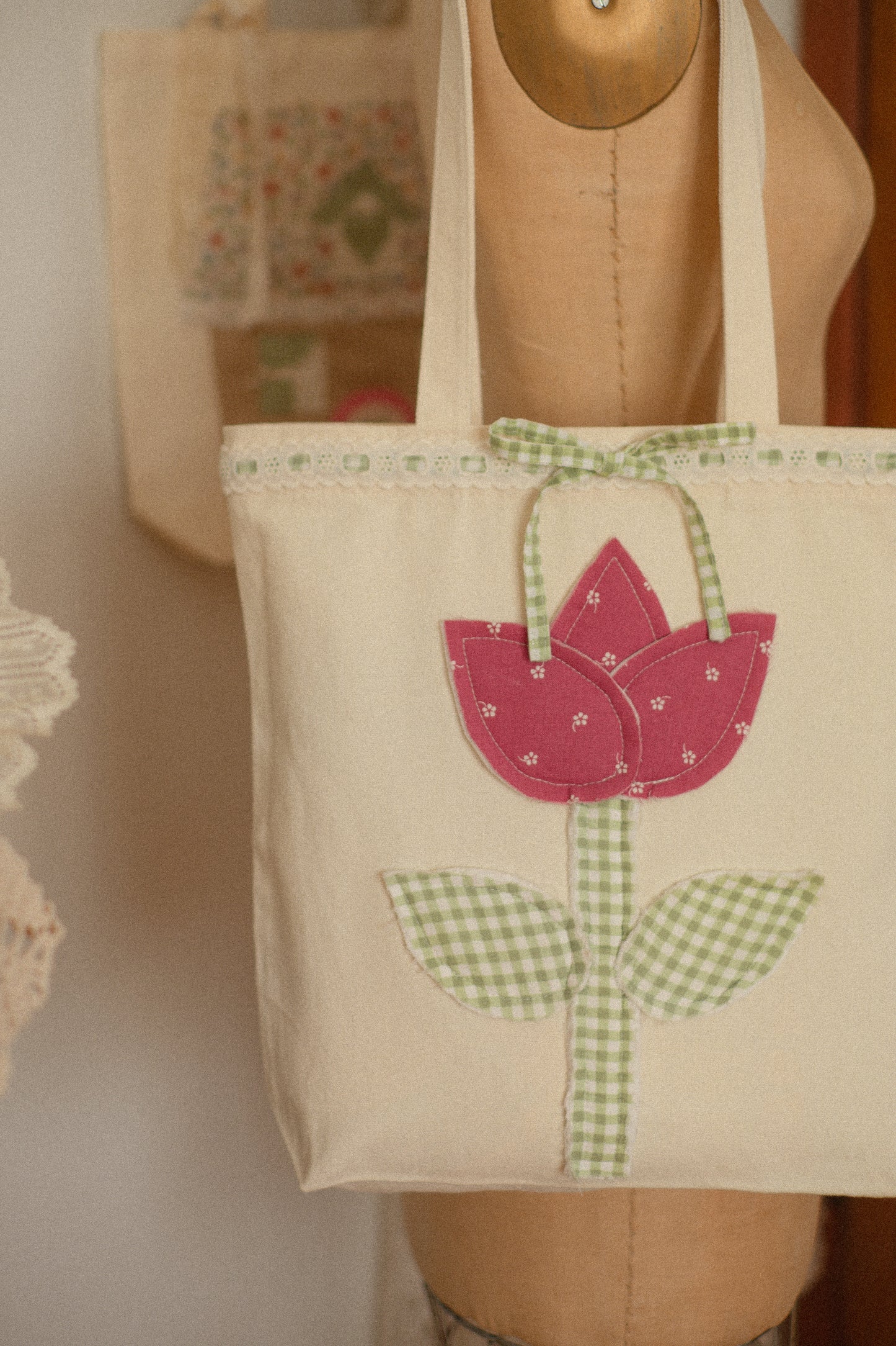 Handmade spring tulip appliqué canvas tote 🌷