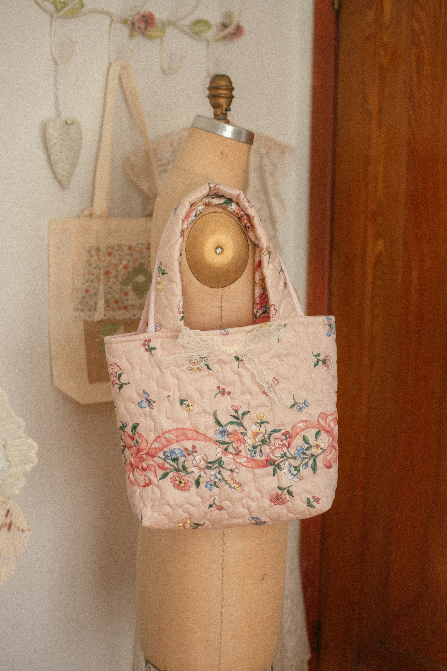 Handmade puffy quilted floral tote - Papillon