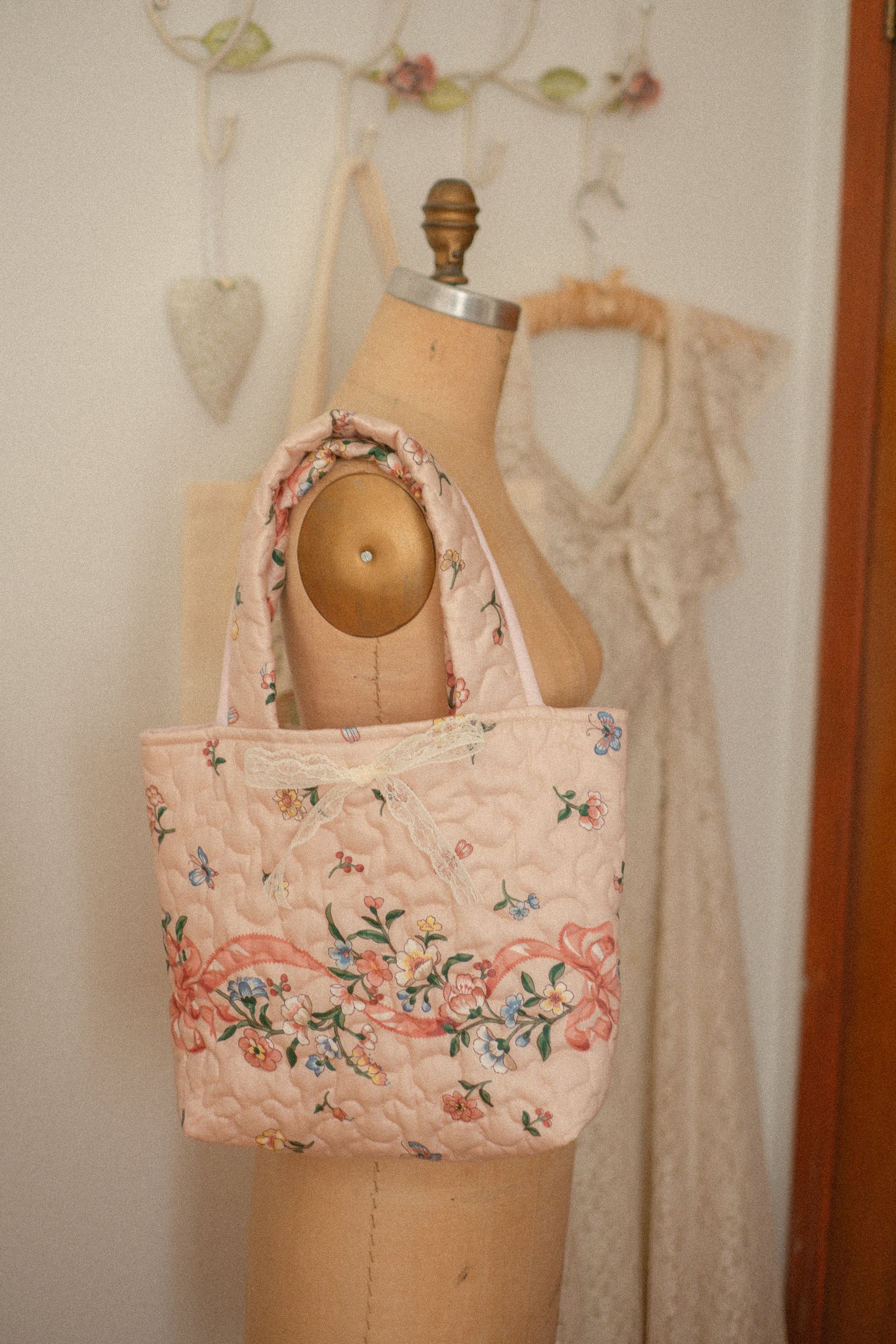 Handmade puffy quilted floral tote - Papillon