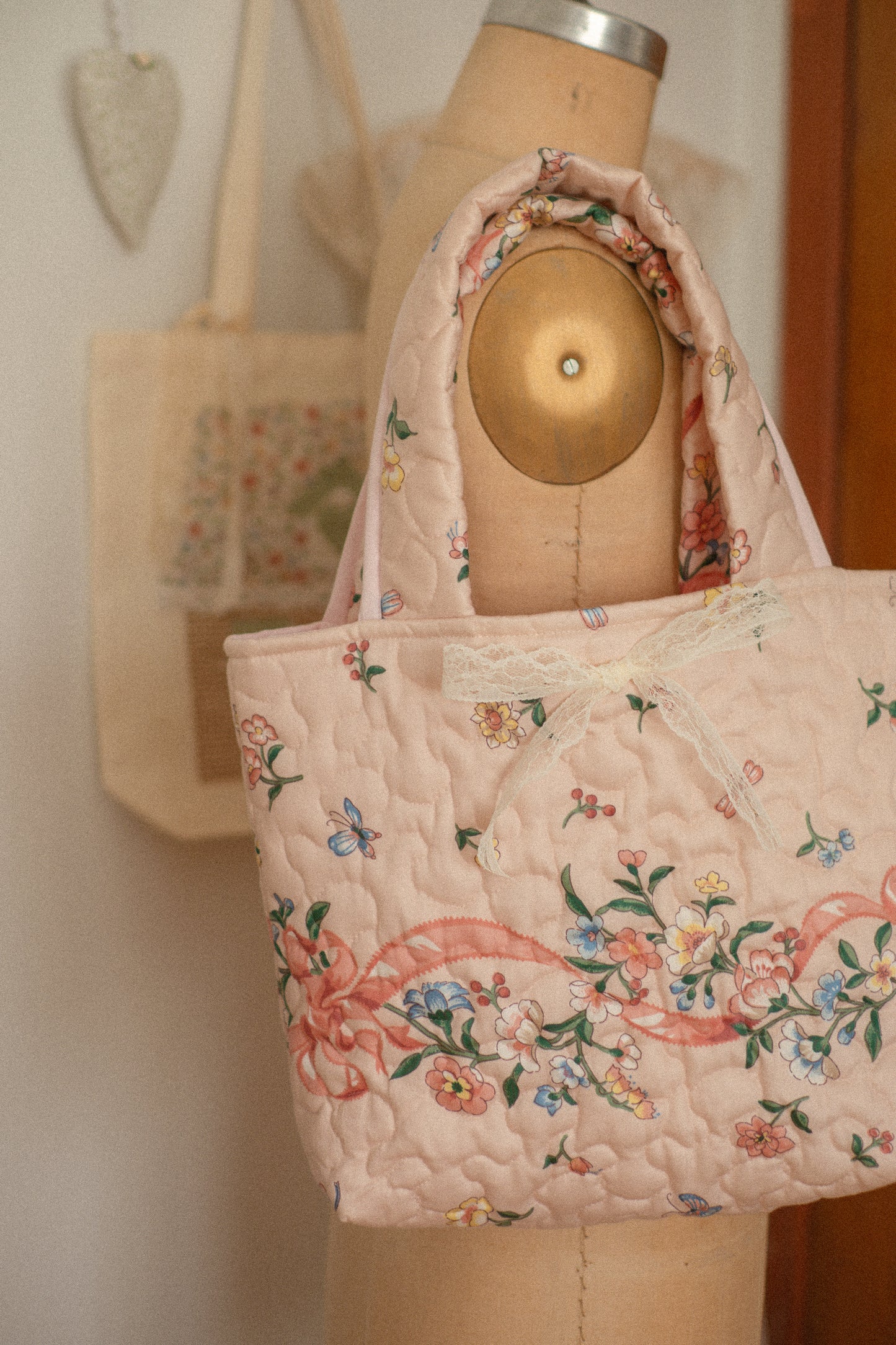 Handmade puffy quilted floral tote - Papillon