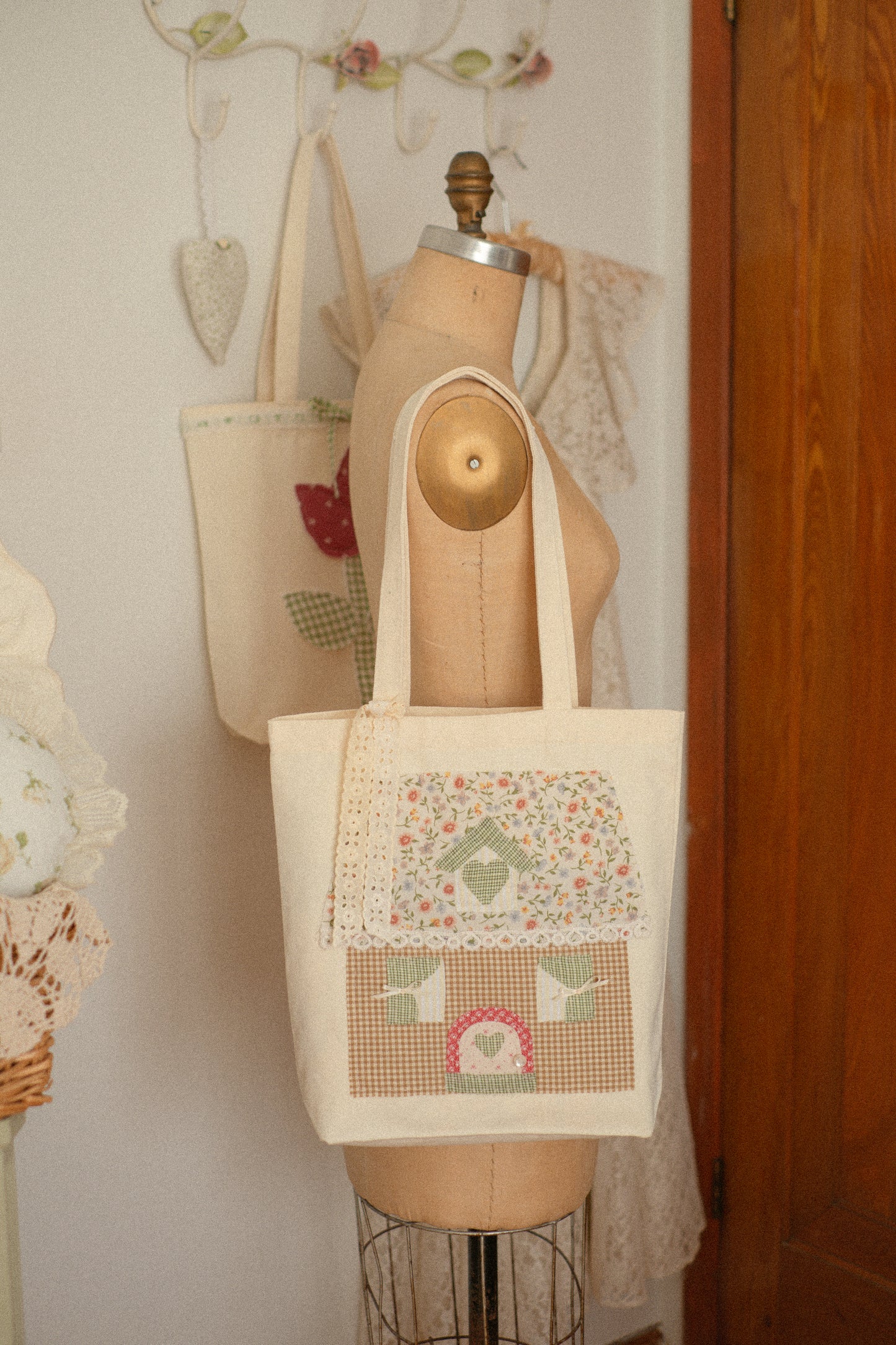 Handmade spring cottage appliqué canvas tote 🏡