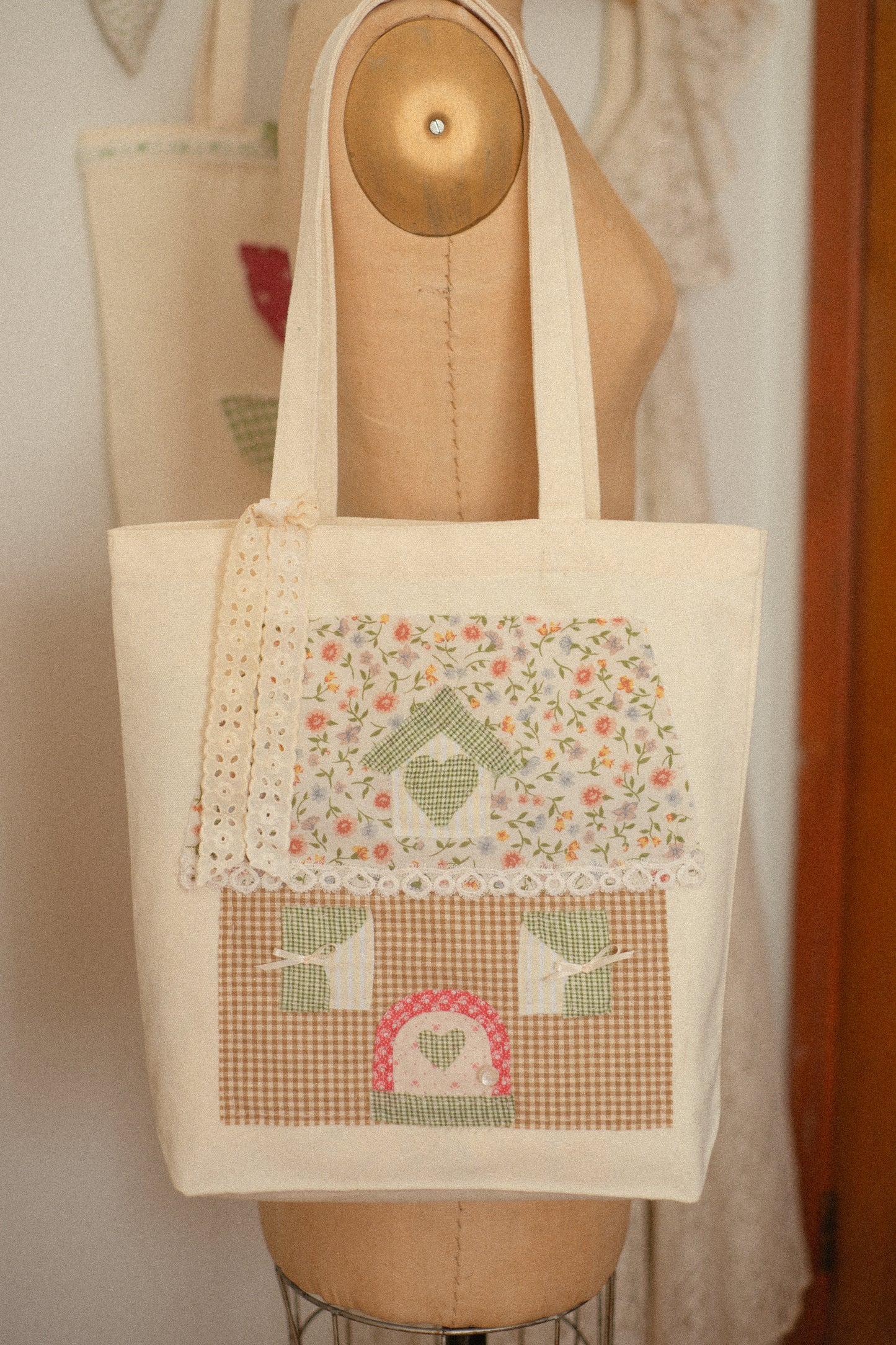 Handmade spring cottage appliqué canvas tote 🏡