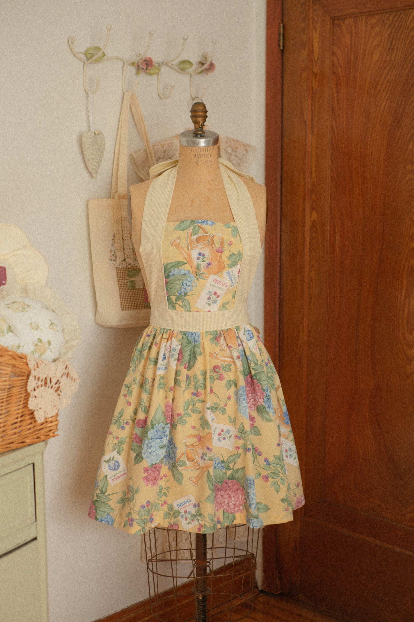 Handmade vintage inspired apron - Spring Garden