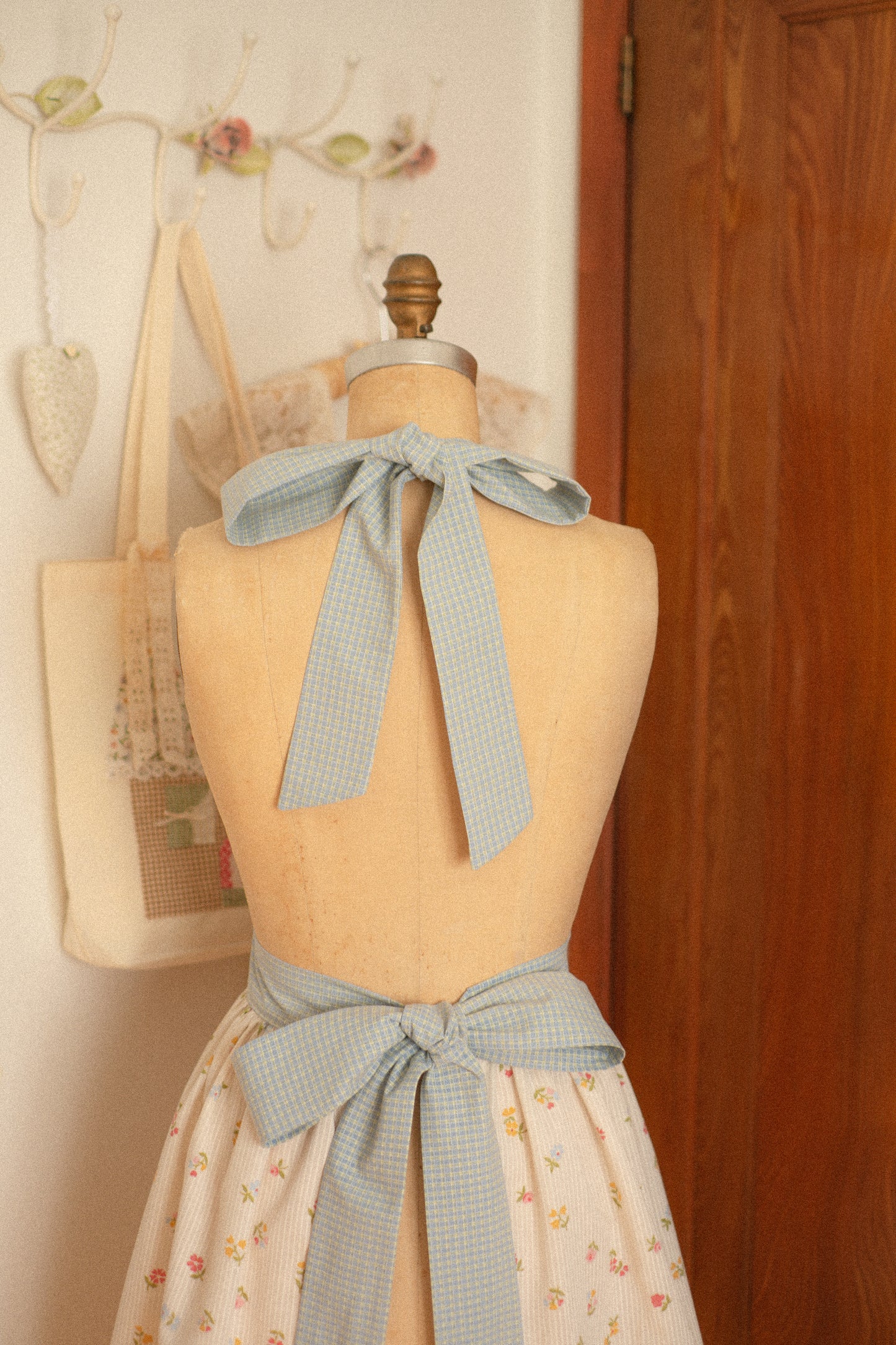 Handmade vintage inspired apron - Spring Picnic