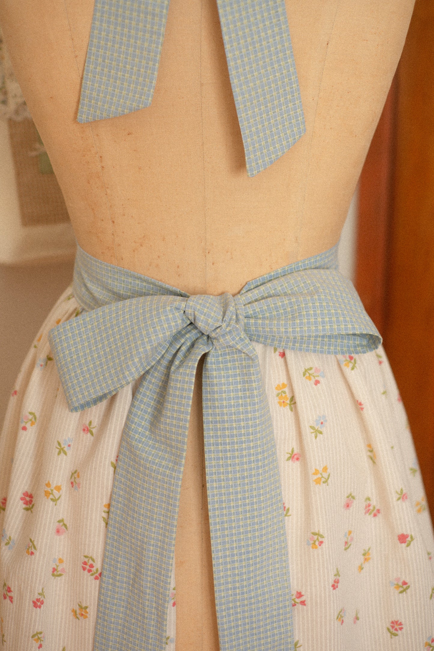 Handmade vintage inspired apron - Spring Picnic