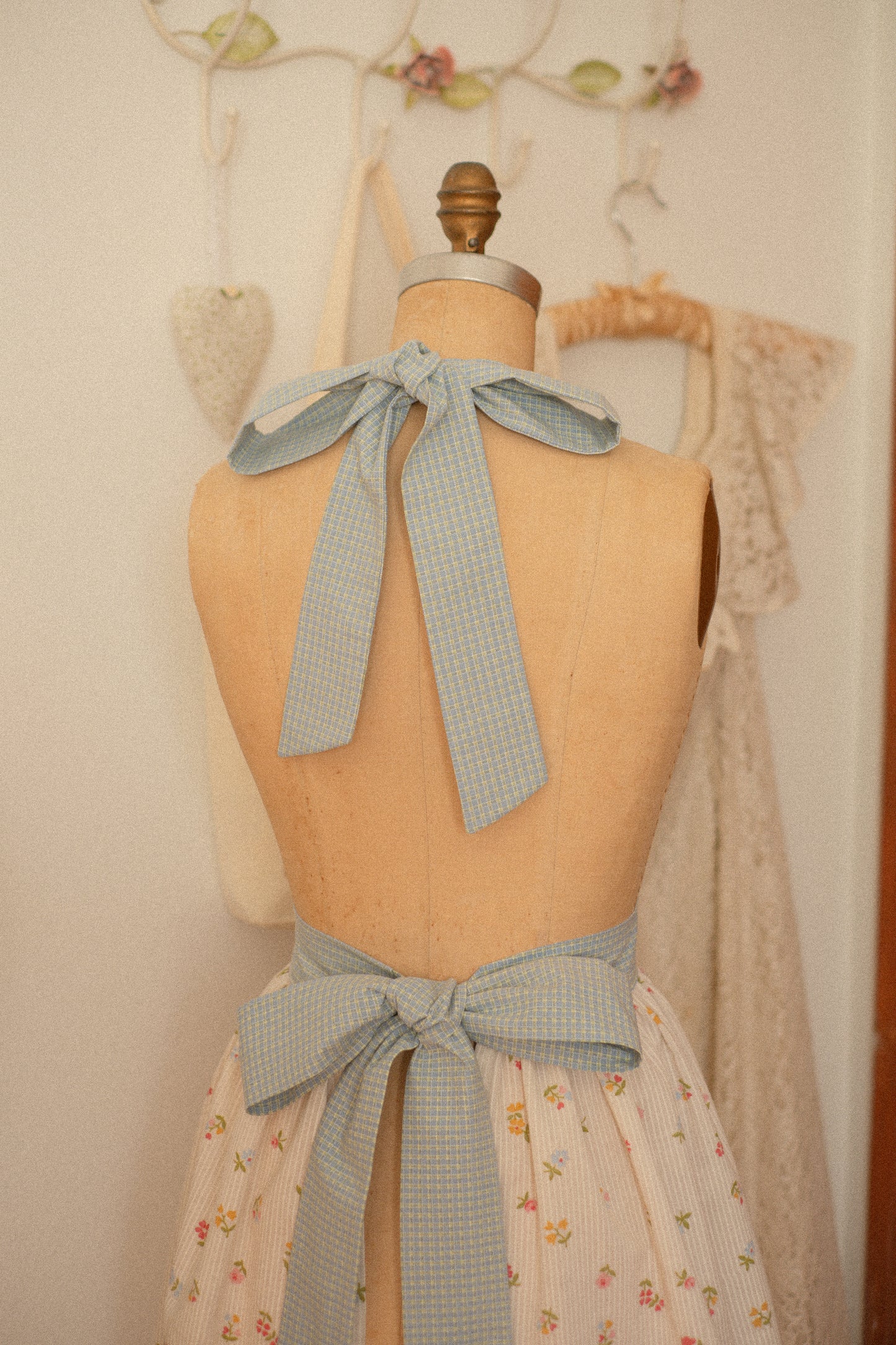 Handmade vintage inspired apron - Spring Picnic