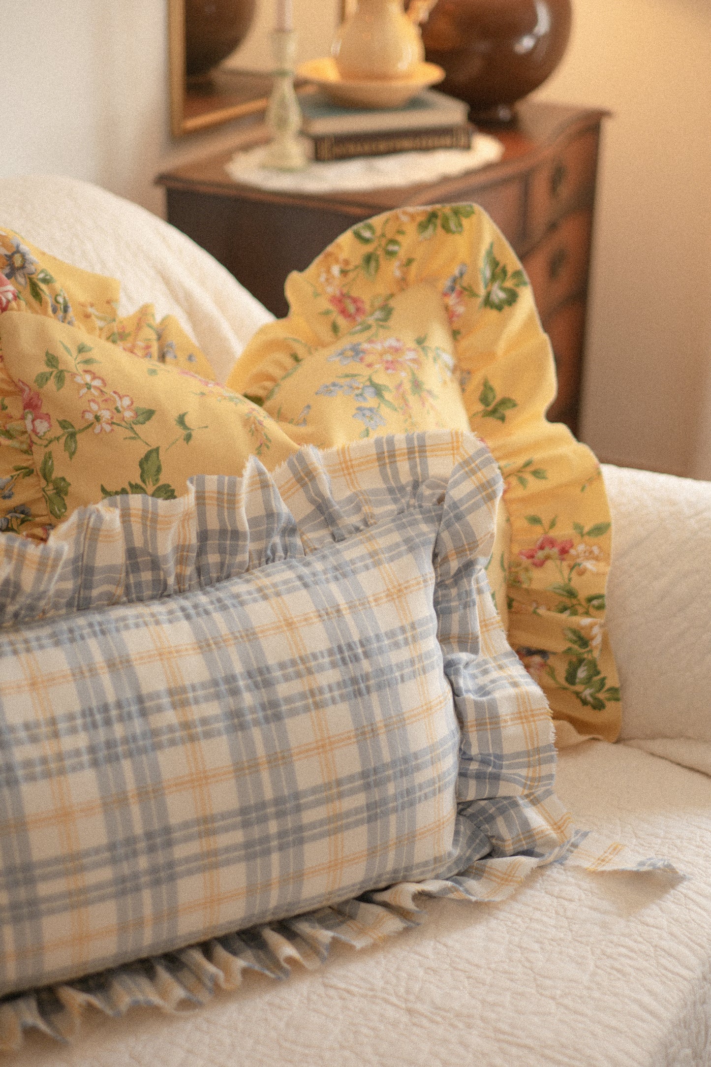 Ruffled ribbon pillow cover - Spring blooms