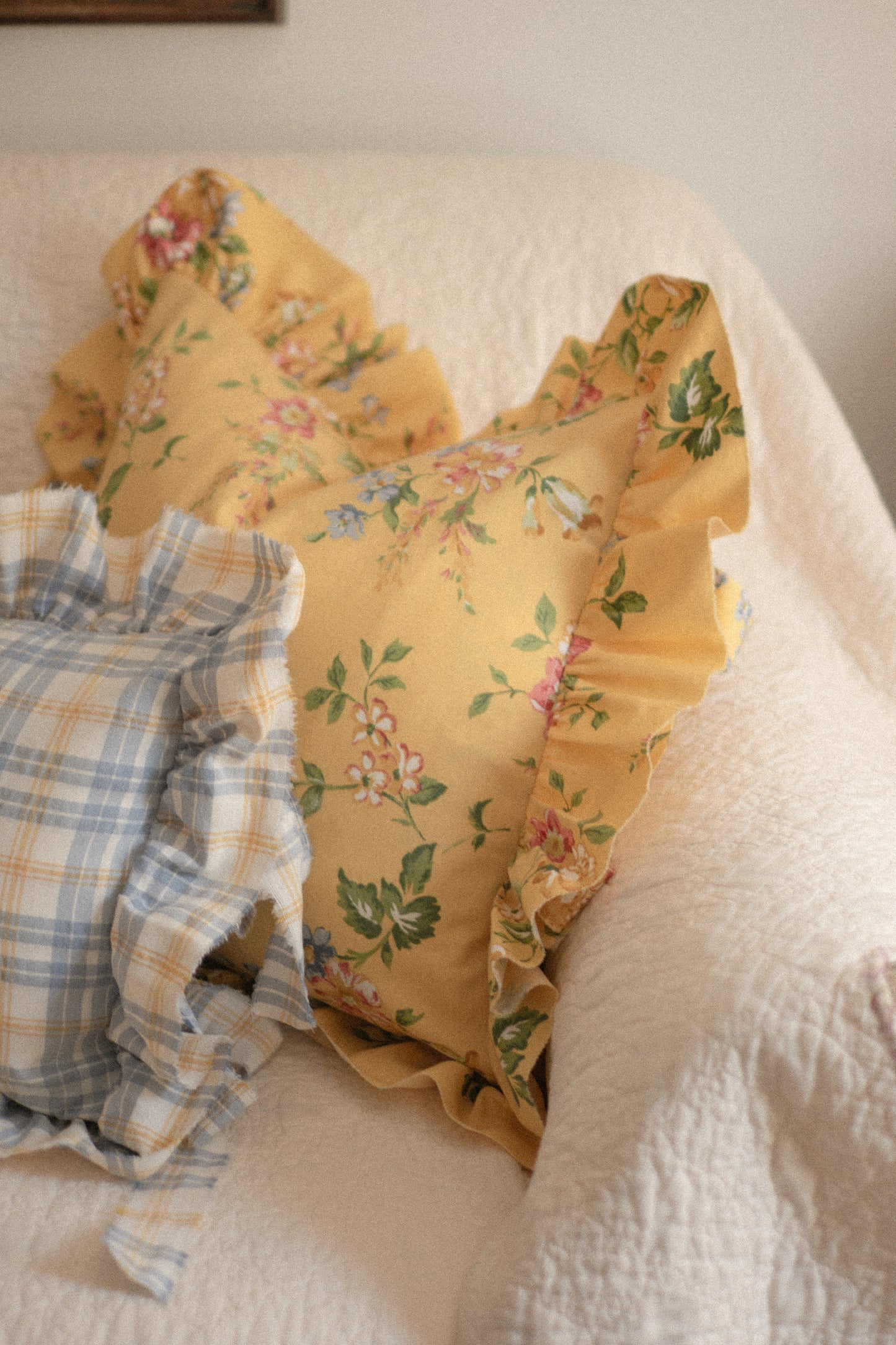 Ruffled ribbon pillow cover - Spring blooms