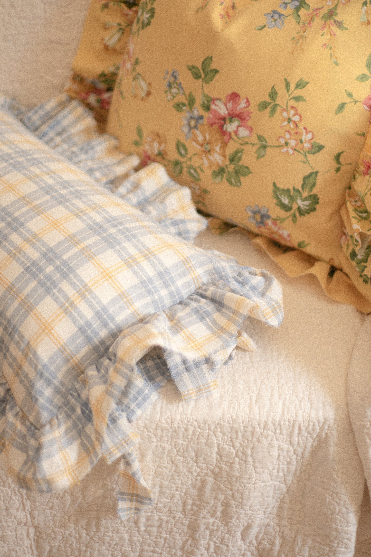 Ruffled ribbon pillow cover - Cottage blue