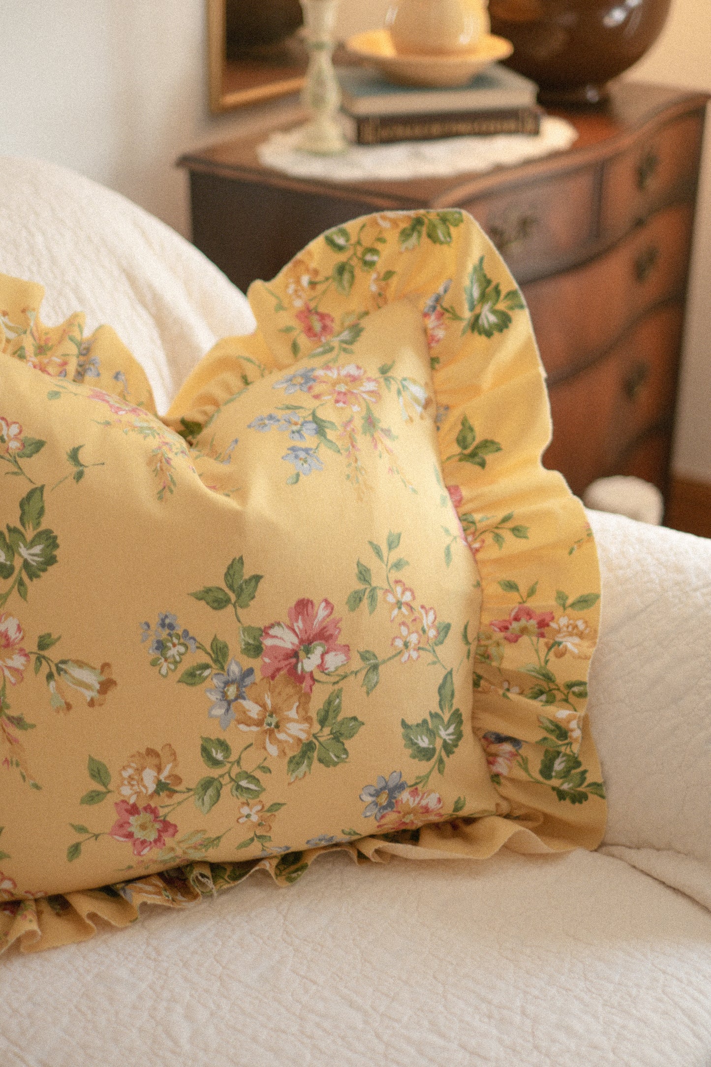 Ruffled ribbon pillow cover - Spring blooms