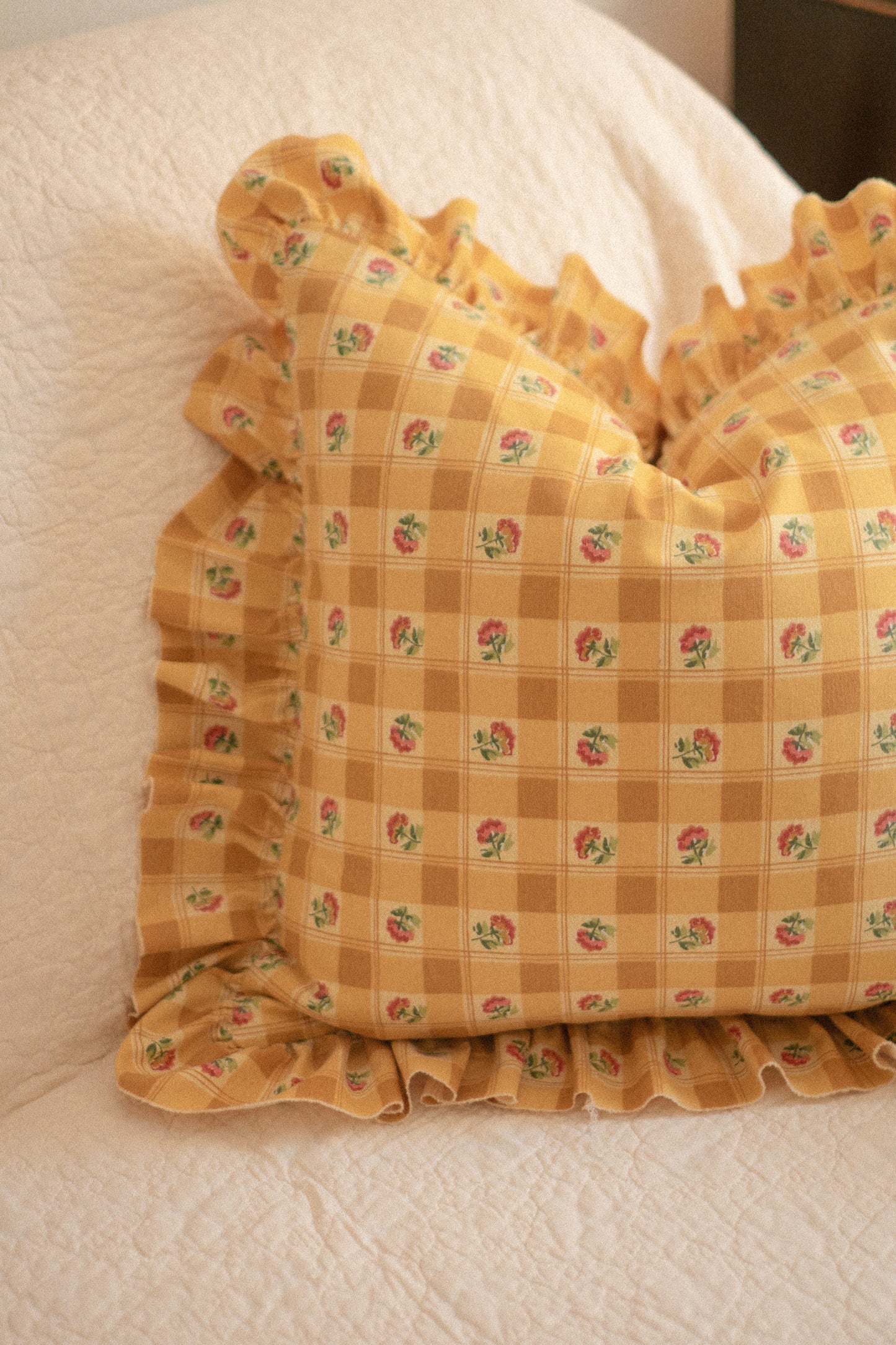 Ruffled ribbon pillow cover - Spring gingham