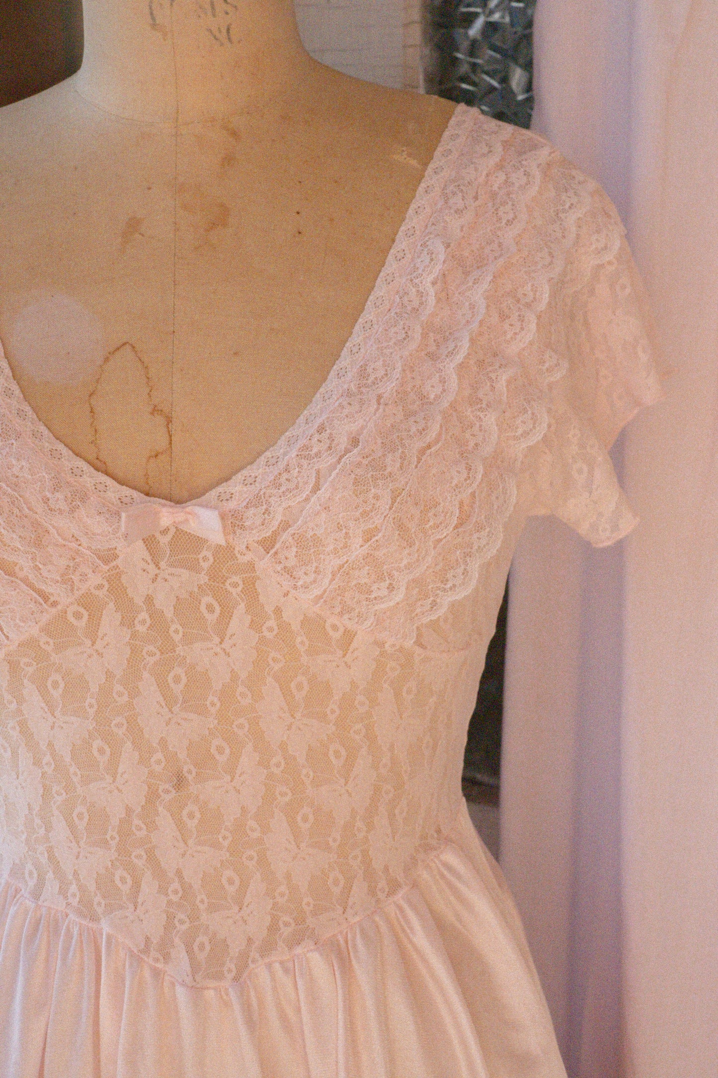 Vintage baby pink lace sleep nighty top