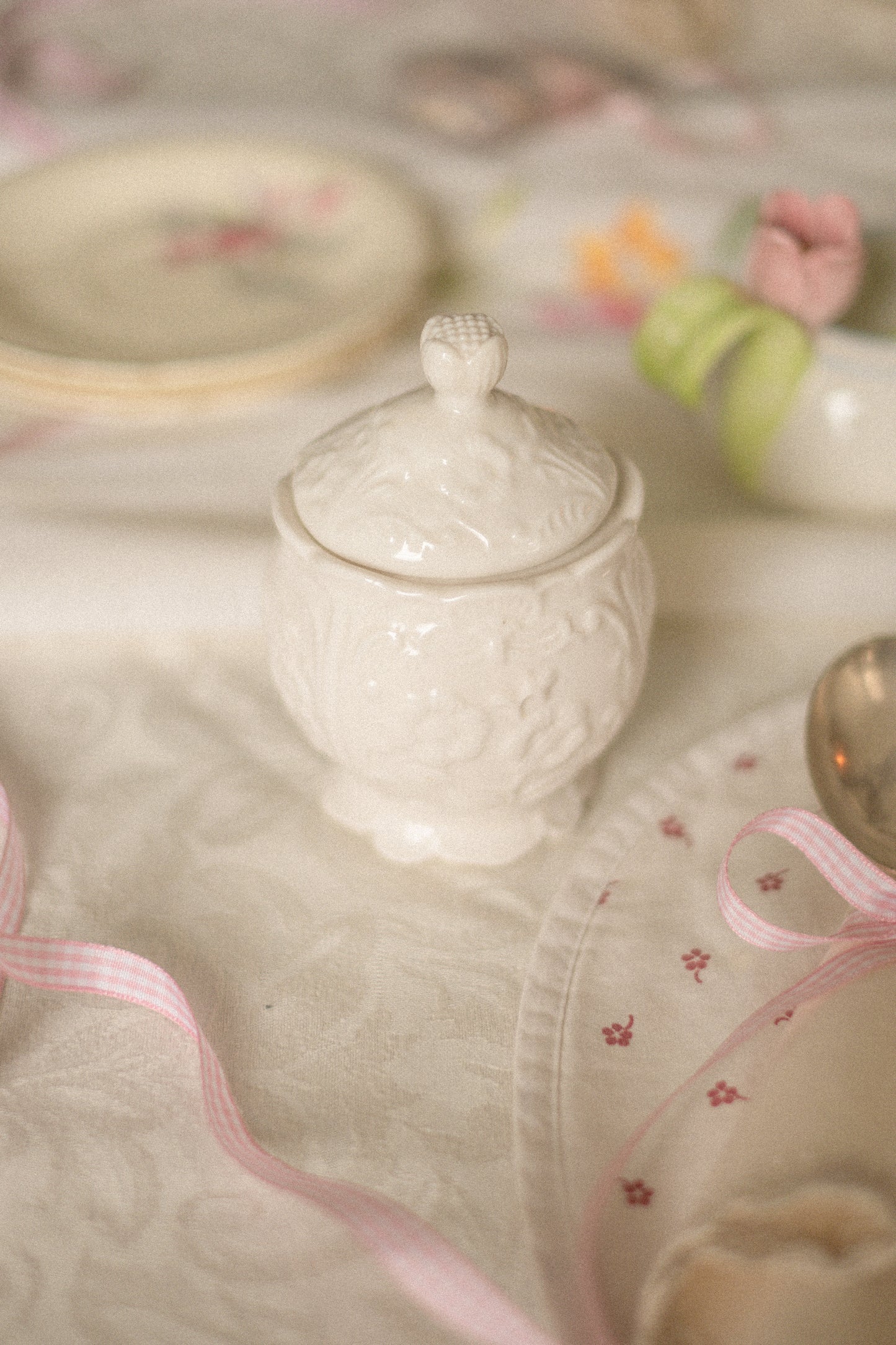 Vintage dainty ceramic trinket sugar dish