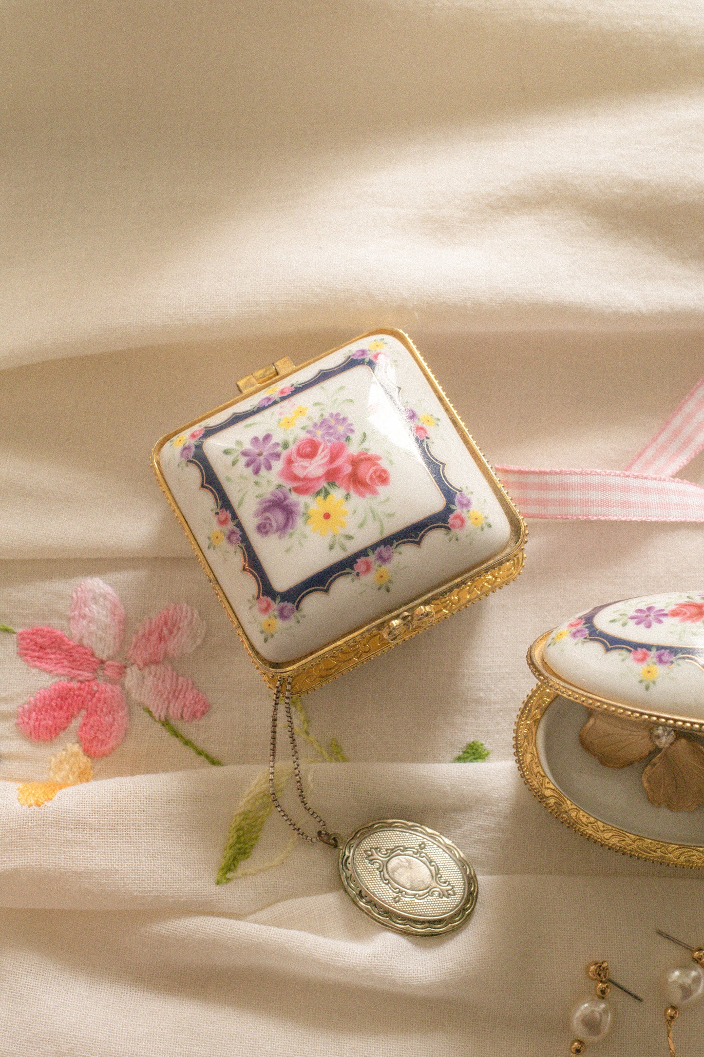 Vintage ceramic trinket jewelry boxes