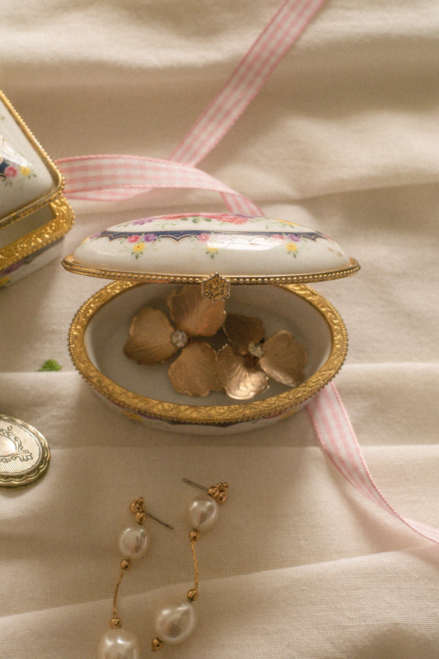 Vintage ceramic trinket jewelry boxes