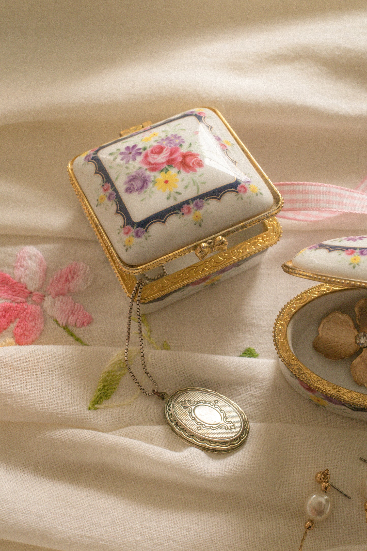 Vintage ceramic trinket jewelry boxes