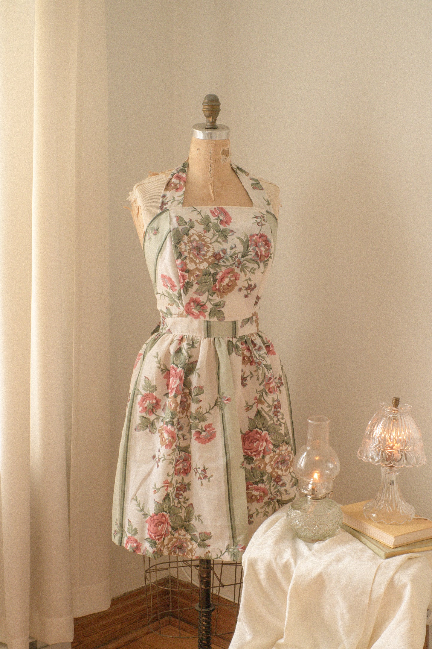 Handmade vintage inspired apron - rose stem