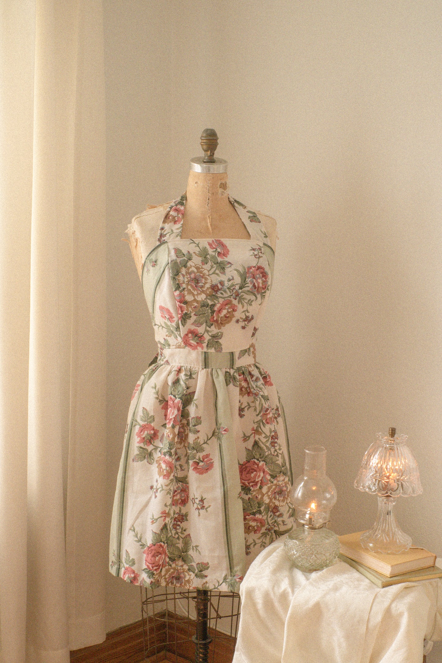 Handmade vintage inspired apron - rose stem