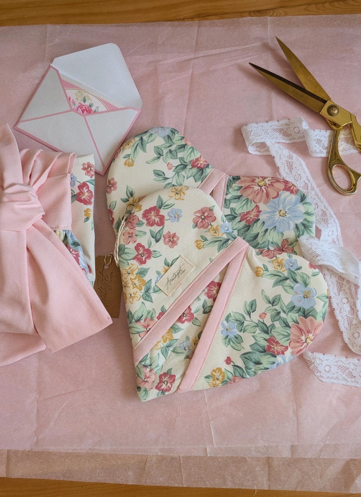 Handmade vintage inspired apron - Pinky Promise