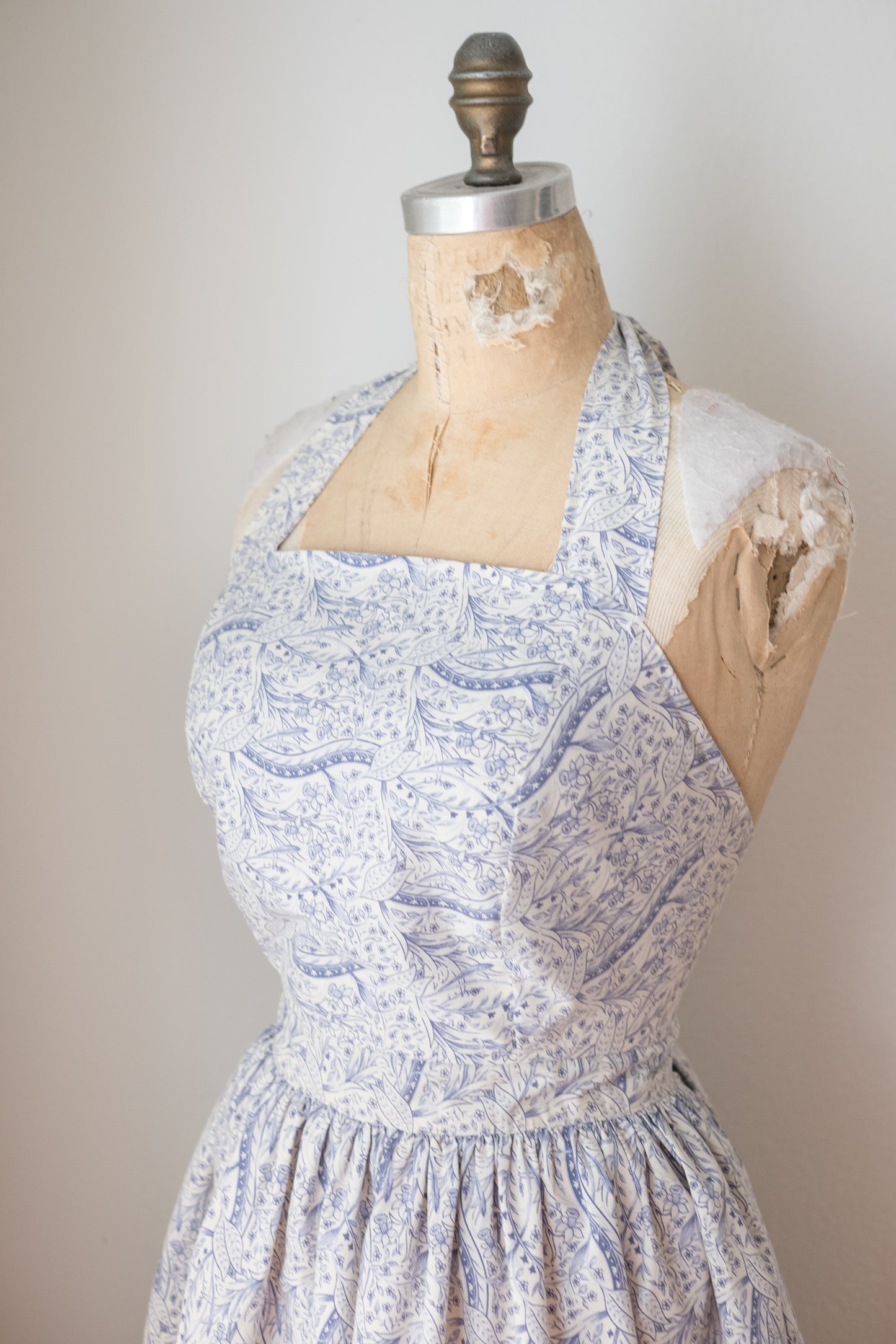 Handmade vintage floral apron - porcelain blue