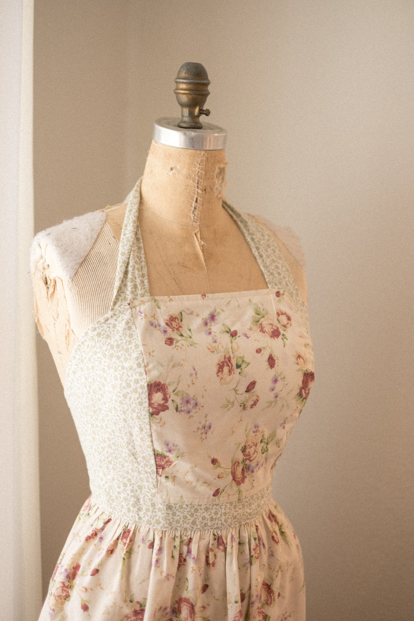 Handmade vintage floral apron - cottagecore