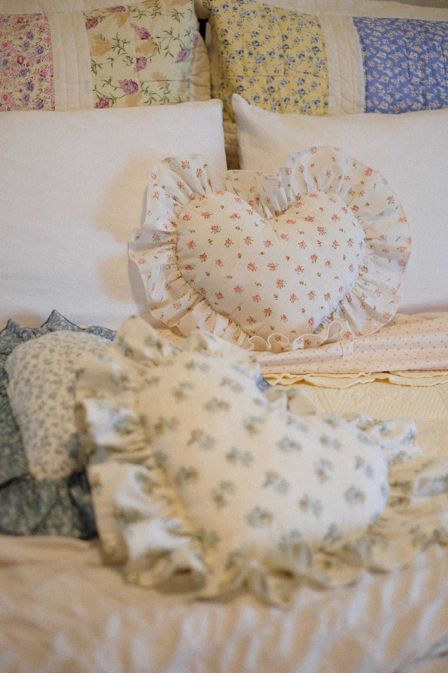 Handmade ruffled heart pillow - pinky promise ♡