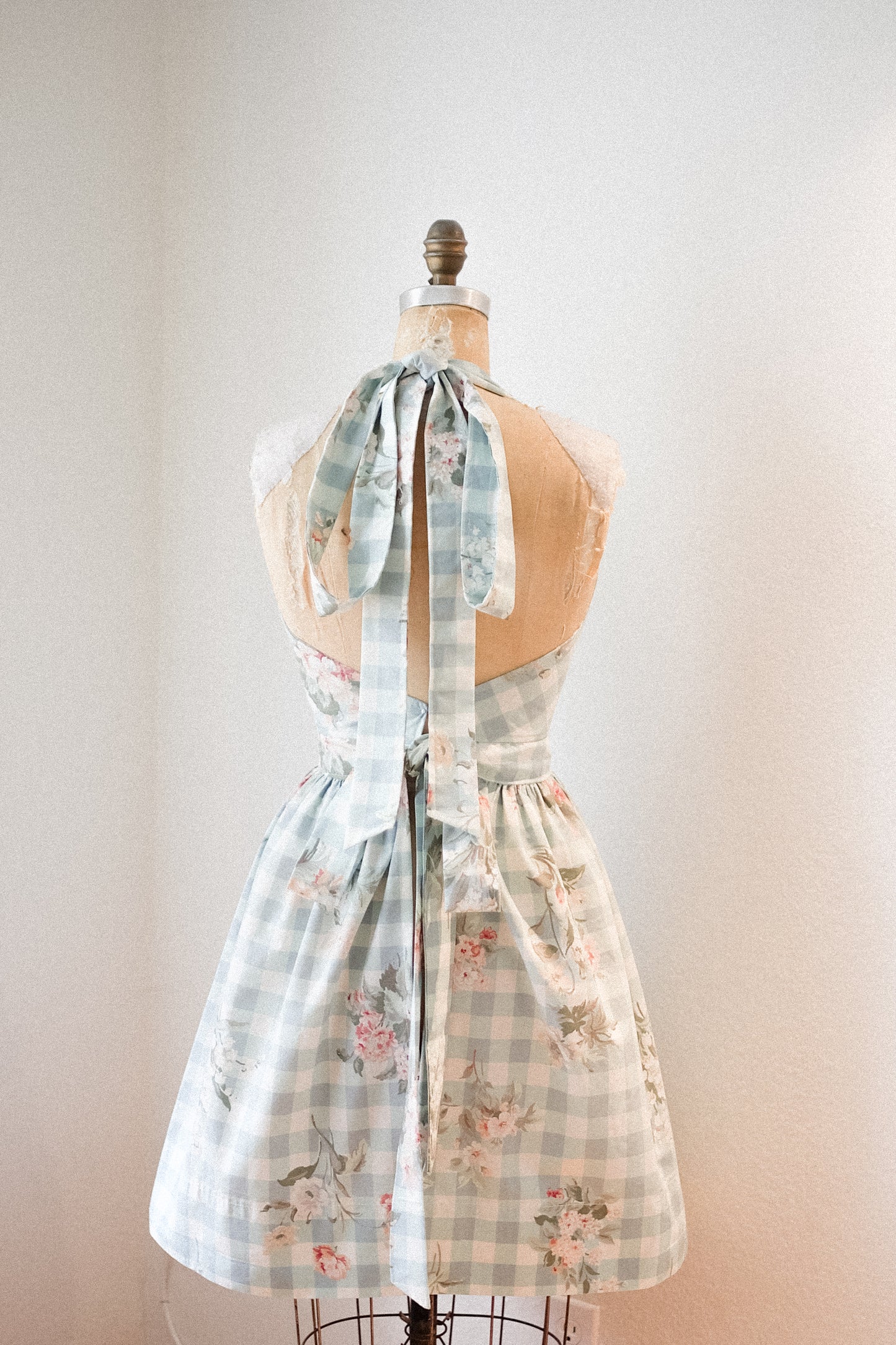 Handmade vintage floral apron - Baby blue