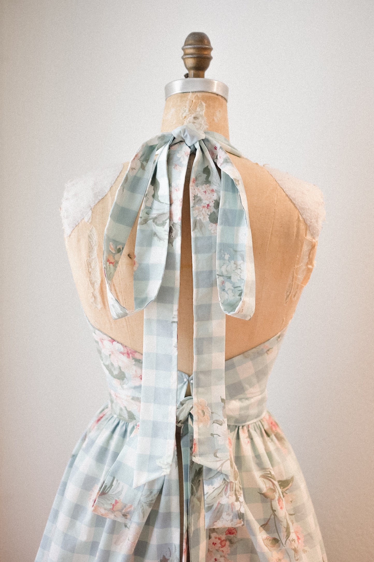 Handmade vintage floral apron - Baby blue