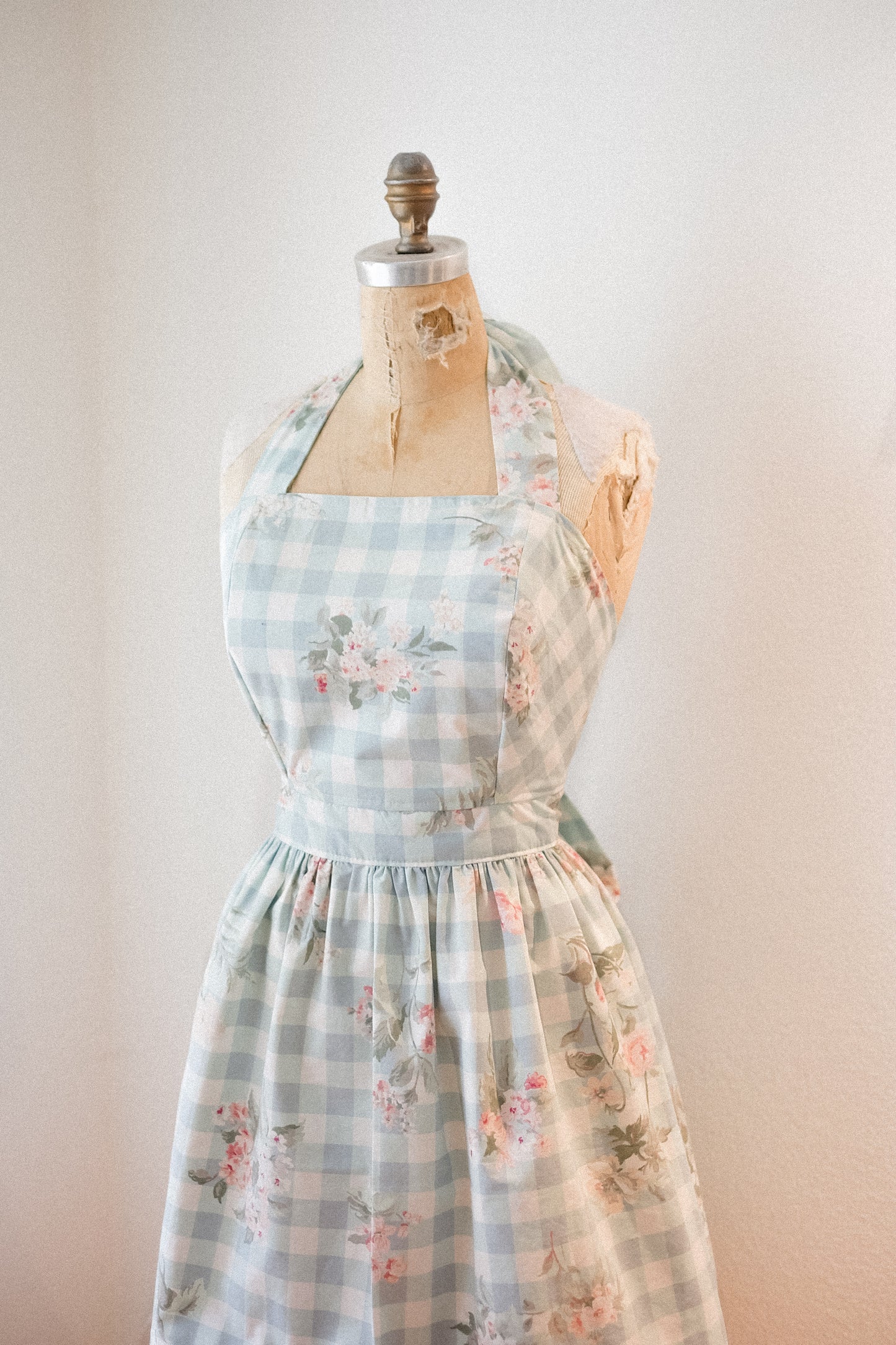 Handmade vintage floral apron - Baby blue