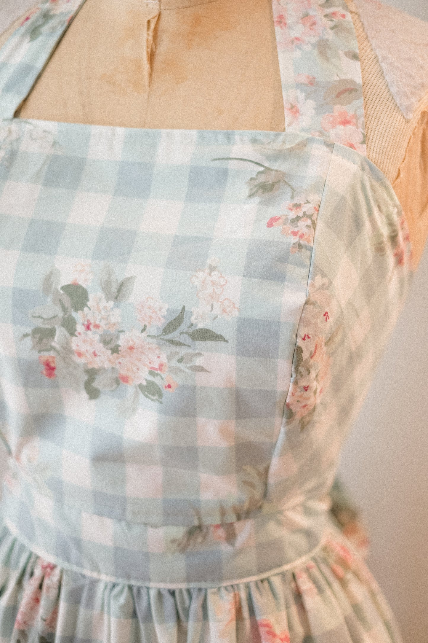 Handmade vintage floral apron - Baby blue