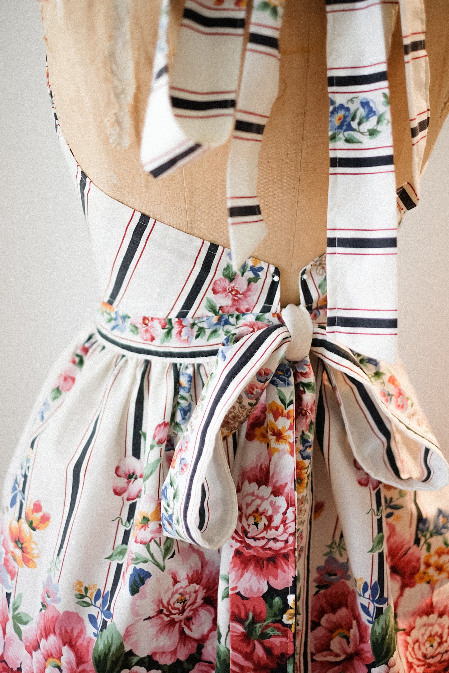 Handmade vintage floral apron - sweet magnolia