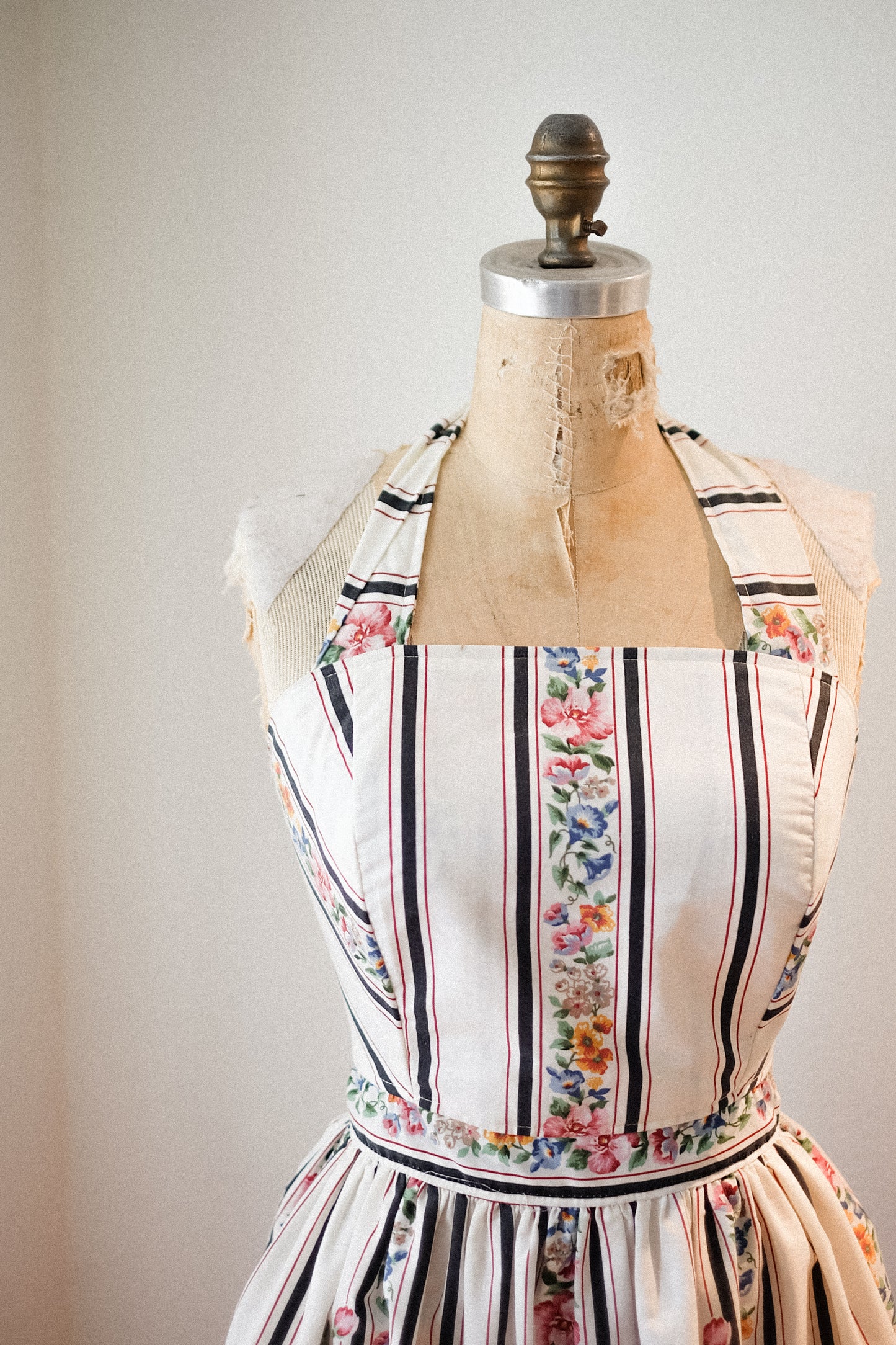 Handmade vintage floral apron - sweet magnolia